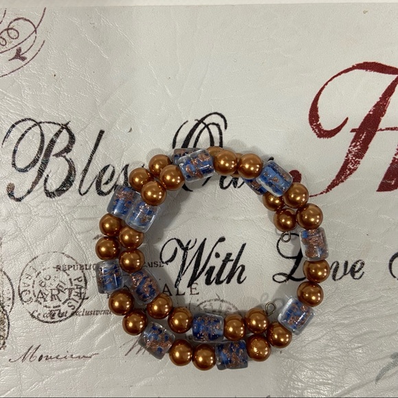 Handmade women blue and bronze acrylic glass beads memory wire bracelet. NWOT. - Picture 2 of 3